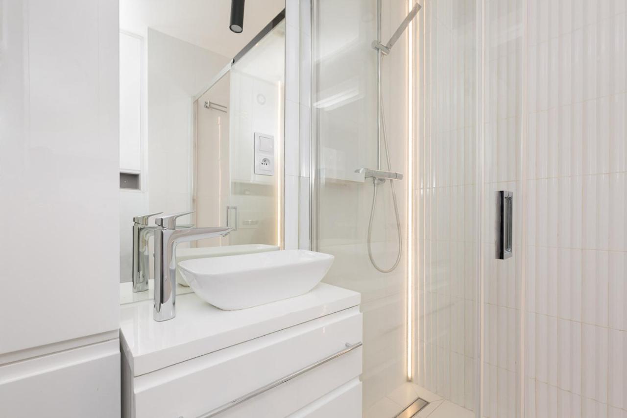 Apartament Bielany 3 Min From Metro With 5-Meals Per Day Diet Catering, Air Conditioning And Free Parking Varsó Kültér fotó